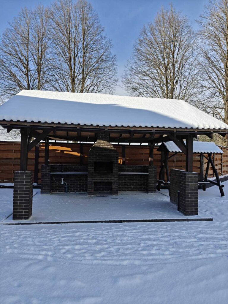 Бесідка з мангалом